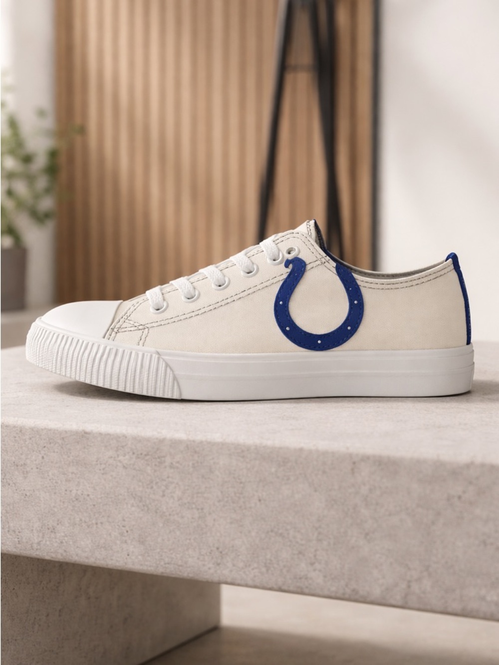 NWT FOCO NFL Women’s Indianapolis Colts Logo Canvas Sneakers Tennis Shoes Size 9